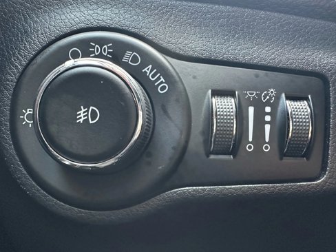 Used 2017 Jeep Compass Latitude w/ Popular Equipment Group image 24