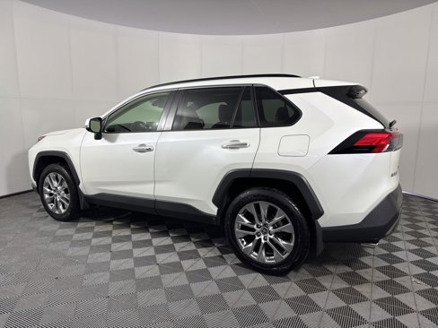 Used 2021 Toyota RAV4 Limited image 4