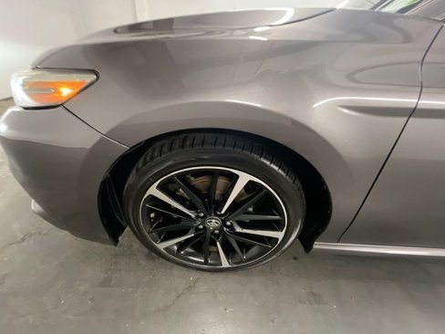 Used 2019 Toyota Camry XSE image 32