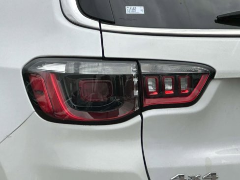Used 2022 Jeep Compass Limited image 9