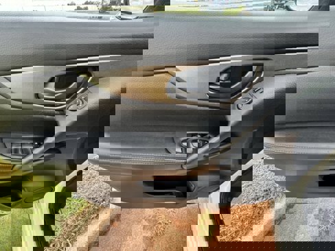 Used 2019 Nissan Rogue Sport S image 5