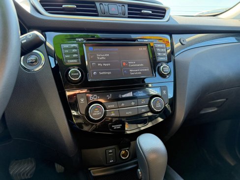 Used 2016 Nissan Rogue SL image 16