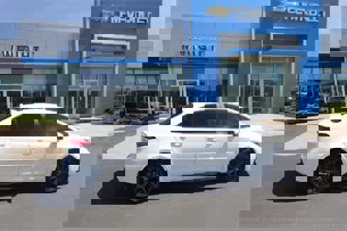 Used 2024 Toyota Corolla SE w/ Convenience Package image 2
