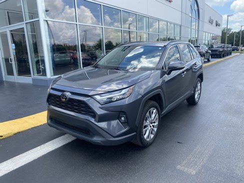 Used 2022 Toyota RAV4 XLE Premium image 4
