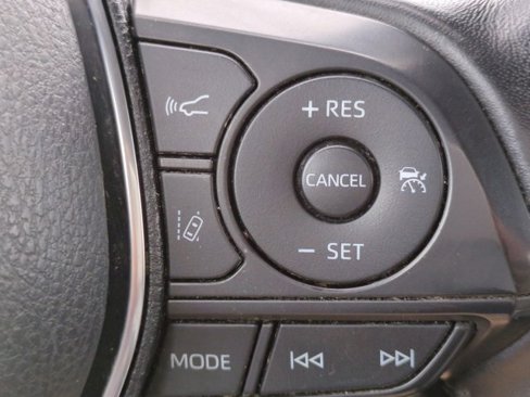 Used 2020 Toyota Camry SE image 25