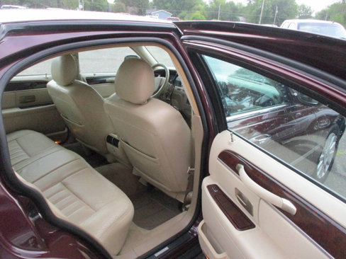 Used 2006 Lincoln Town Car Signature image 21