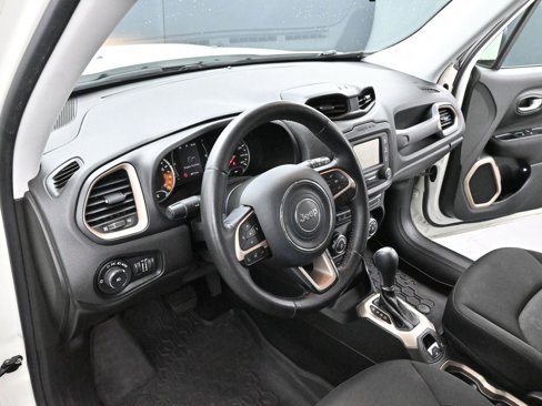 Used 2016 Jeep Renegade Latitude w/ Cold Weather Group image 12