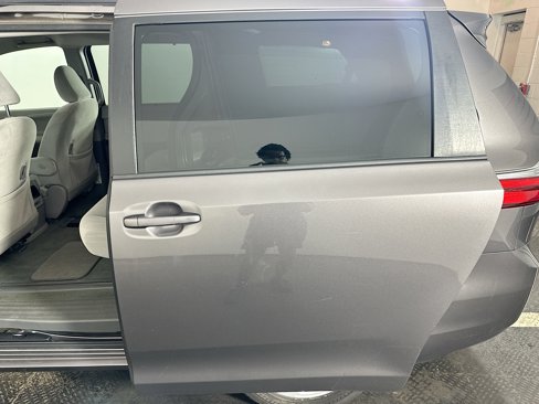 Used 2015 Toyota Sienna LE image 24