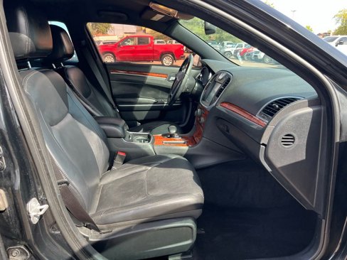 Used 2014 Chrysler 300 image 17