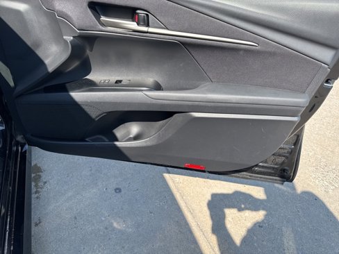 Used 2025 Toyota Camry LE image 37