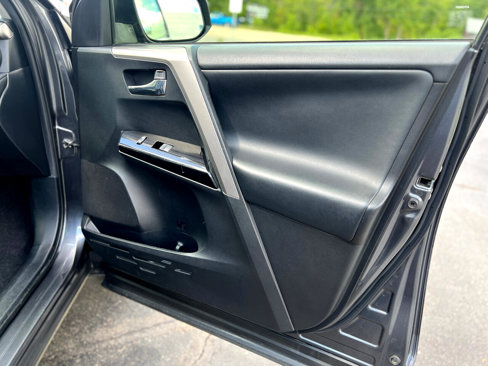 Used 2016 Toyota RAV4 Limited image 39