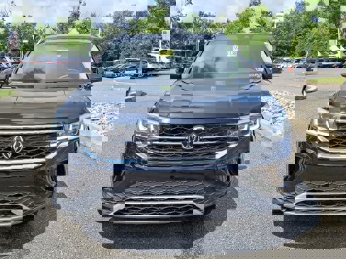 Certified 2022 Volkswagen Taos SEL w/ Panoramic Sunroof Package image 2