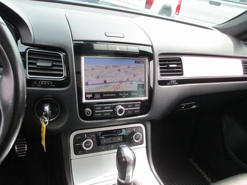 Used 2014 Volkswagen Touareg VR6 image 24