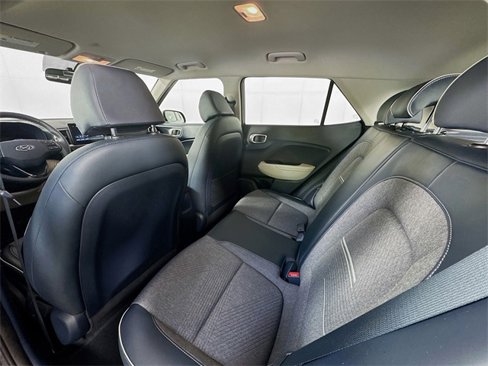 Used 2022 Hyundai Venue Limited image 14