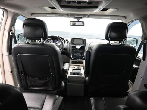 Used 2015 Chrysler Town & Country Touring-L w/ Driver Convenience Group image 44