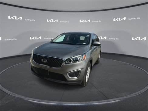 Used 2017 Kia Sorento LX w/ LX Convenience Package image 6