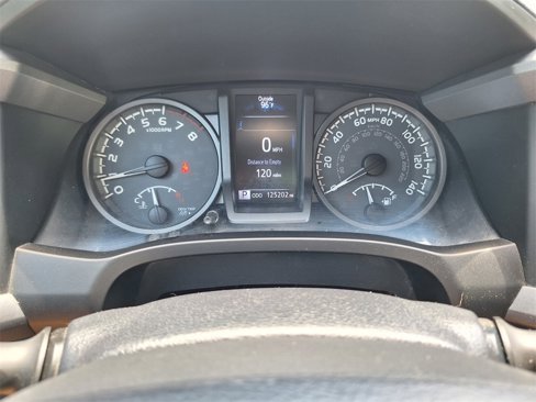 Used 2017 Toyota Tacoma TRD Sport image 15