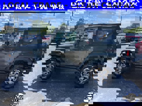 Used 2016 Jeep Wrangler Rubicon w/ Power Convenience Group image 2