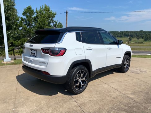 Used 2024 Jeep Compass Limited image 6