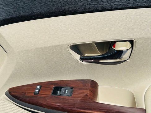Used 2015 Toyota Venza LE image 18