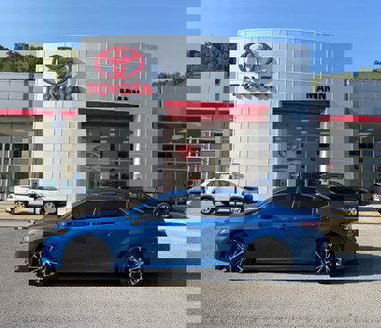 Used 2019 Toyota Camry image 1