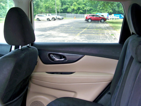 Used 2015 Nissan Rogue SV image 35