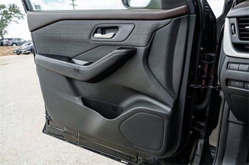 Used 2023 Nissan Rogue SV image 21