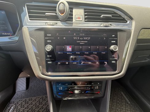 Certified 2022 Volkswagen Tiguan SE image 17