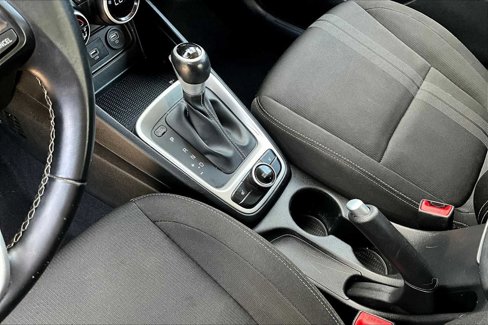Used 2021 Hyundai Venue SEL w/ Premium Package image 16