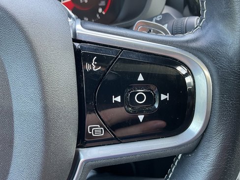 Used 2020 Volvo XC60 T5 R-Design image 19
