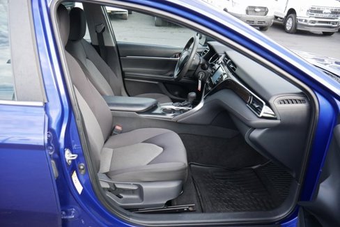 Used 2018 Toyota Camry LE image 25
