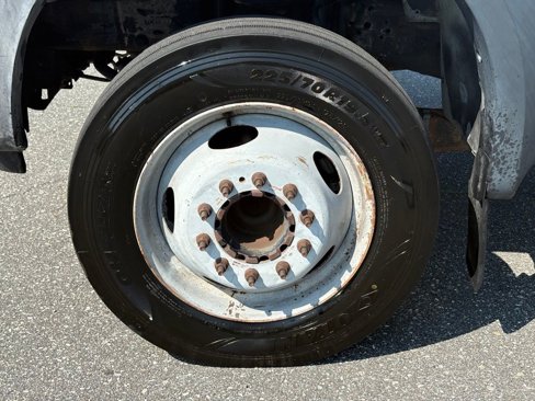 Used 2007 Ford F550 2WD Regular Cab Super Duty image 21