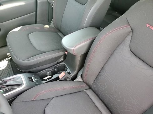 Used 2023 Jeep Renegade Trailhawk image 19