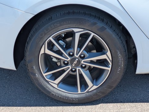 Used 2023 Kia Forte LXS w/ LXS Technology Package image 9