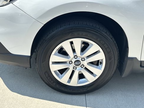 Used 2015 Subaru Outback 2.5i Premium image 12