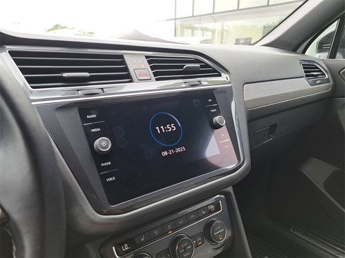 Used 2021 Volkswagen Tiguan SE R-Line image 10