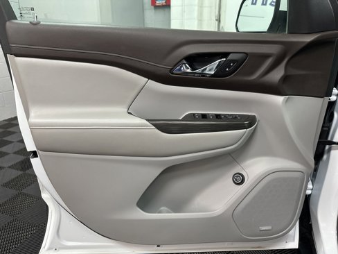 Used 2019 GMC Acadia SLT image 18