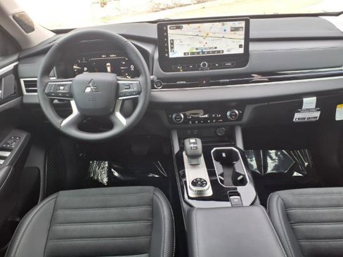 New 2025 Mitsubishi Outlander SE image 11