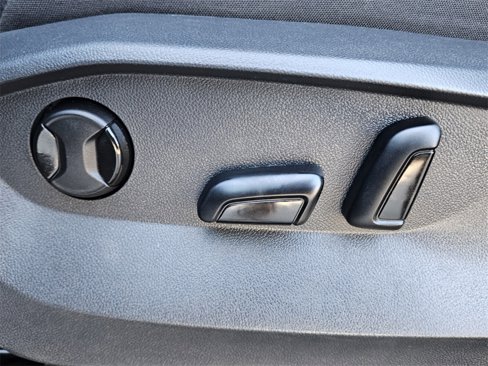 Used 2023 Volkswagen Tiguan SE image 24