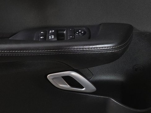 Used 2018 Dodge Challenger SXT w/ Blacktop Package image 27