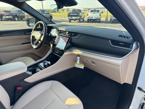 New 2025 Jeep Grand Cherokee Limited image 10