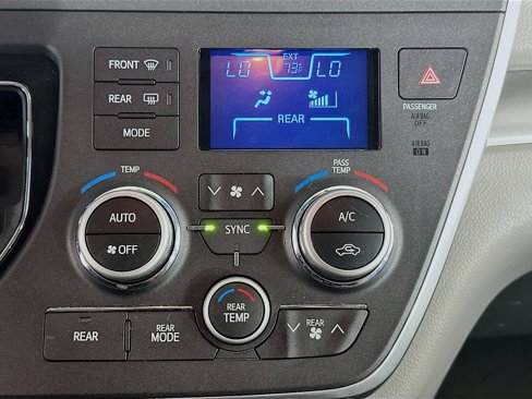Used 2015 Toyota Sienna LE image 22