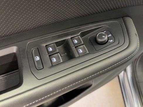 Used 2025 Volkswagen Atlas Cross Sport SE image 21