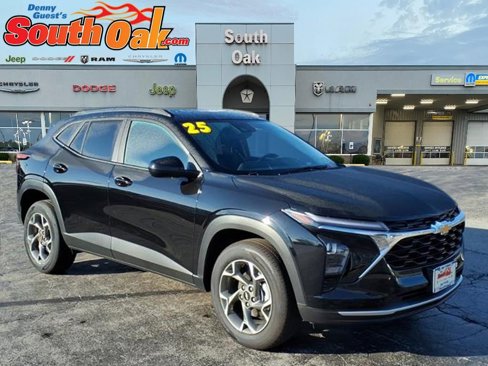 Used 2025 Chevrolet Trax LT w/ Driver Confidence Package image 1