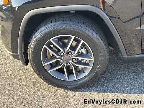 Used 2020 Jeep Grand Cherokee Laredo w/ Laredo X Package image 14