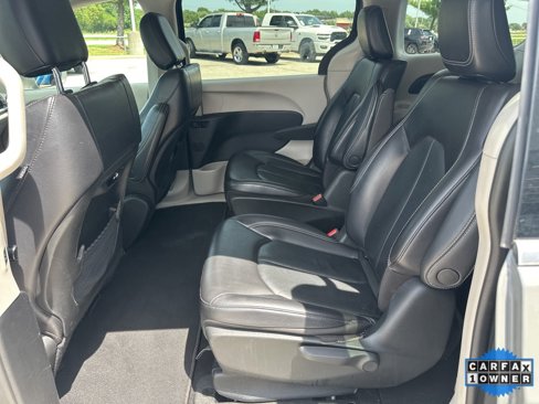 Used 2022 Chrysler Pacifica Touring-L image 43