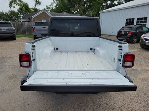 Used 2023 Jeep Gladiator Sport image 24