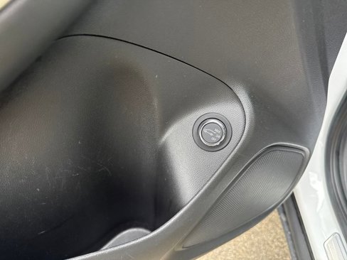 Used 2022 Buick Encore GX Select image 12