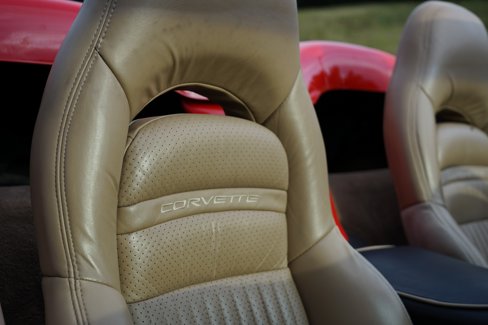 Used 2000 Chevrolet Corvette Convertible w/ Performance Handling Pkg image 30
