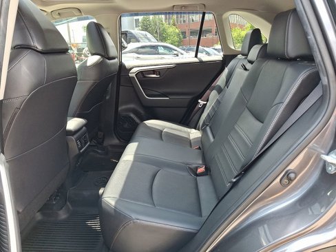 Used 2021 Toyota RAV4 Limited image 10